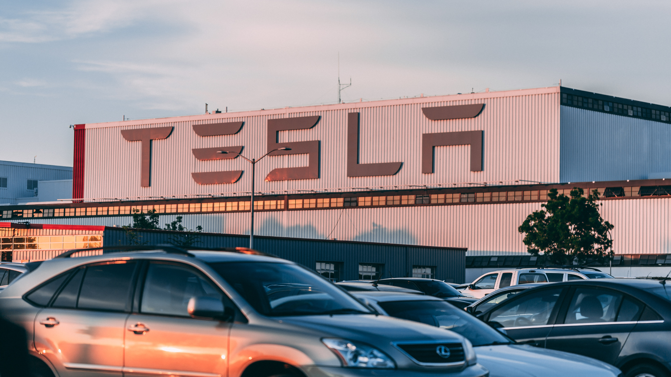 Tesla Shares Just Popped 7%. Is It Time to Buy Now?